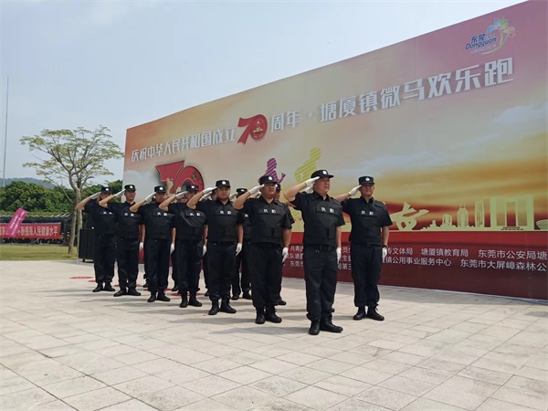 跳下4米高河堤救人，成都“最帥保安大哥”找到了