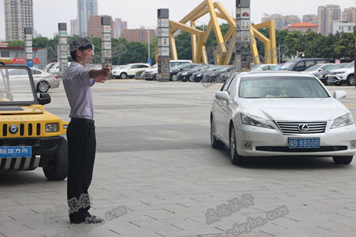 廣州物業(yè)保安公司新聞：該怎樣避免“開車門”事故？