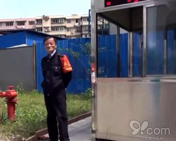 馬云當(dāng)執(zhí)勤保安了？又一個(gè)“馬云”誕生，看呆了路人！