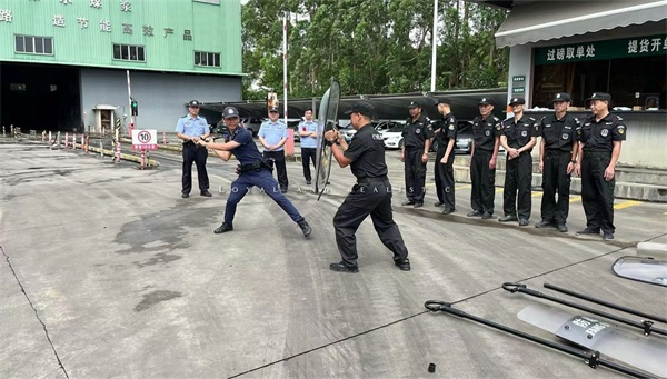 警企聯(lián)防，保障安全-廣東威遠(yuǎn)保安公司開展防暴演練活動